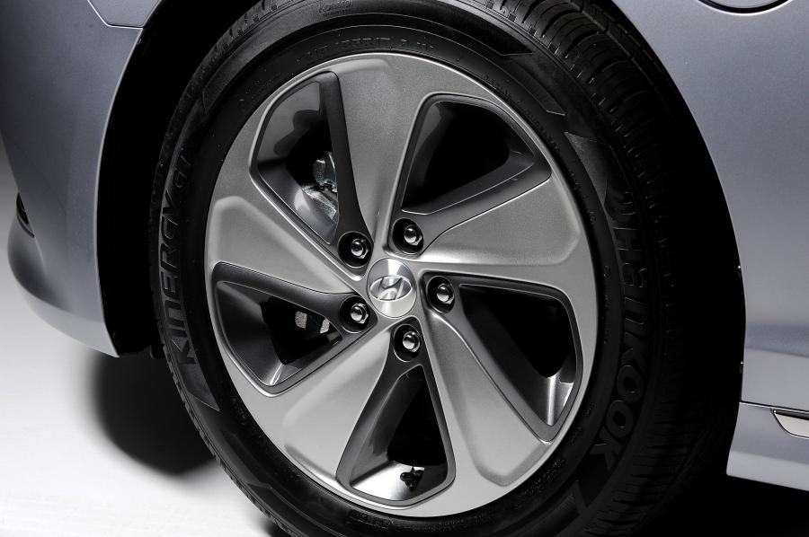  Hyundai Sonata PHEV 2015 года  (фото 8 из 35)